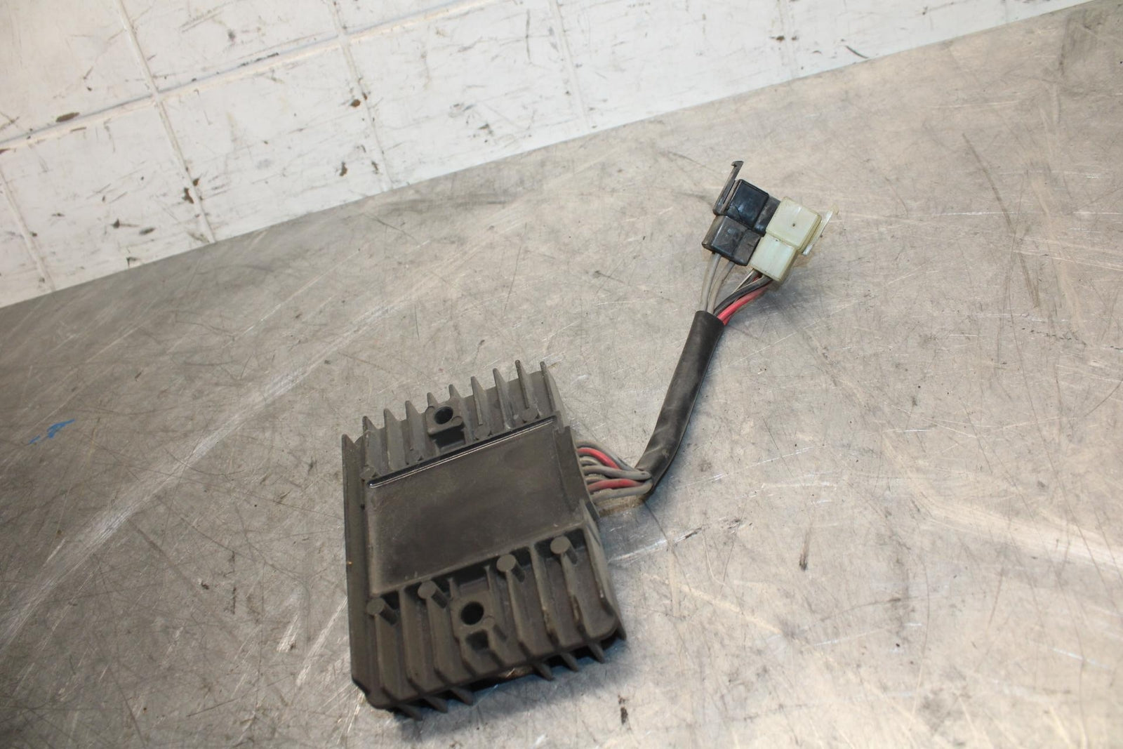 1998 Suzuki TL1000S RECTIFIER VOLTAGE REGULATOR BB508