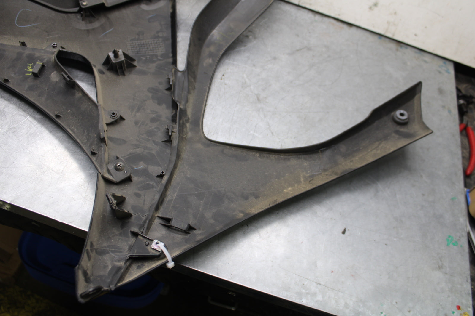 15-17 YAMAHA YZF R3 RIGHT LOWER MID UPPER SIDE FAIRING COWL  BB526