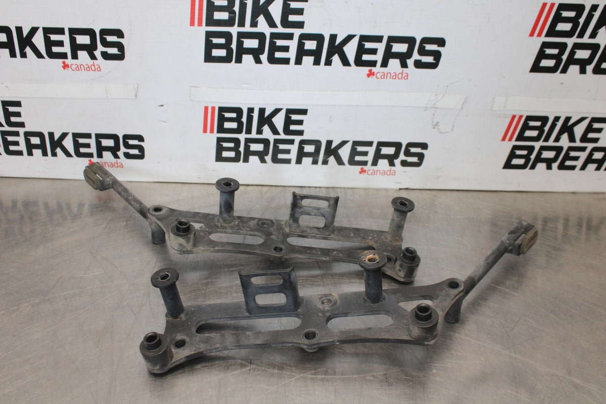 08 KAWASAKI VULCAN 1600 VN1600D NOMAD SADDLEBAG MOUNTING BRACKETS MOUNTS BB904