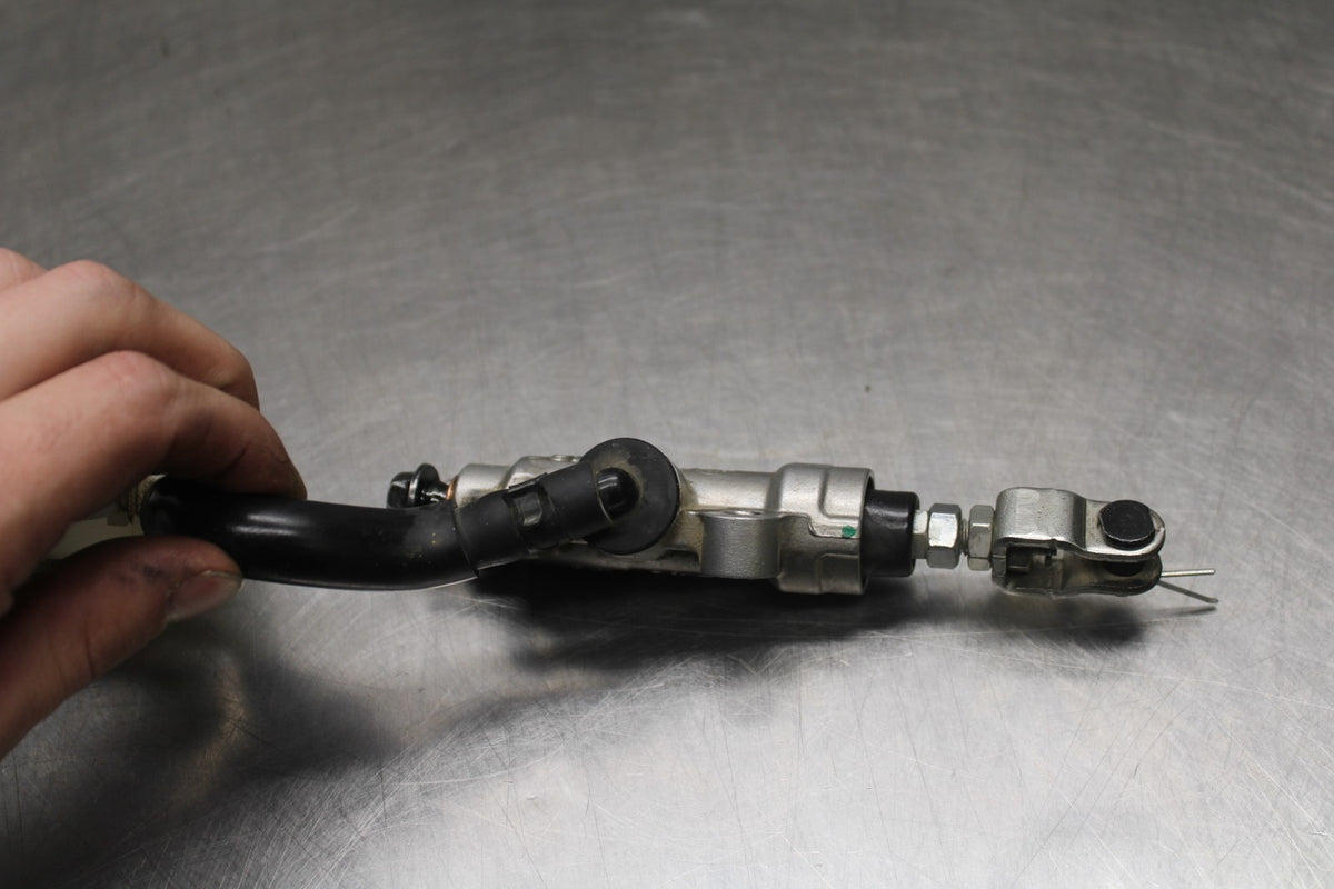 19-24 YAMAHA R3 REAR BACK BRAKE MASTER CYLINDER W RESERVOIR BB942
