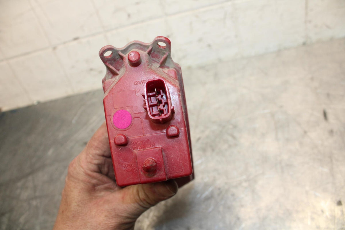 18 YAMAHA YZF R1  REAR TAIL TAILLIGHT BACK BRAKE LIGHT BB473