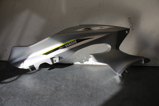 17-20 YAMAHA YZF R6 LEFT MID UPPER SIDE FAIRING COWL PLASTIC BB257
