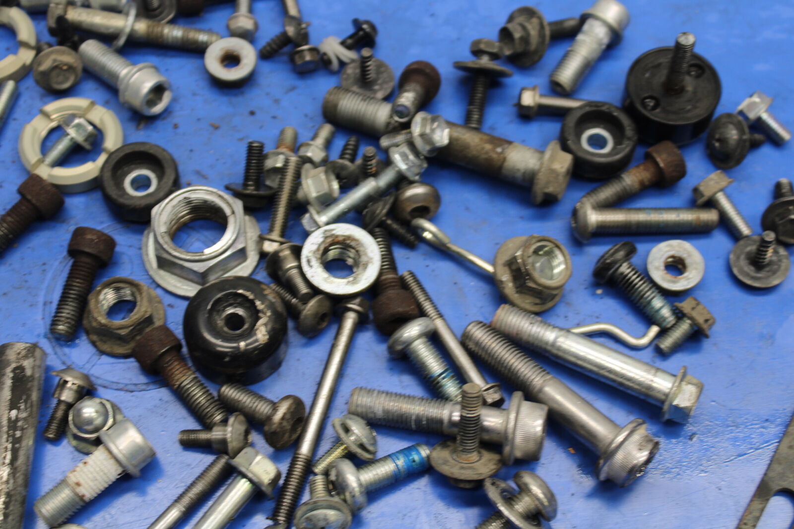 08-09 SUZUKI GSXR600 ENGINE MOUNTING BOLTS HARDWARE MOTOR SCREWS BB728
