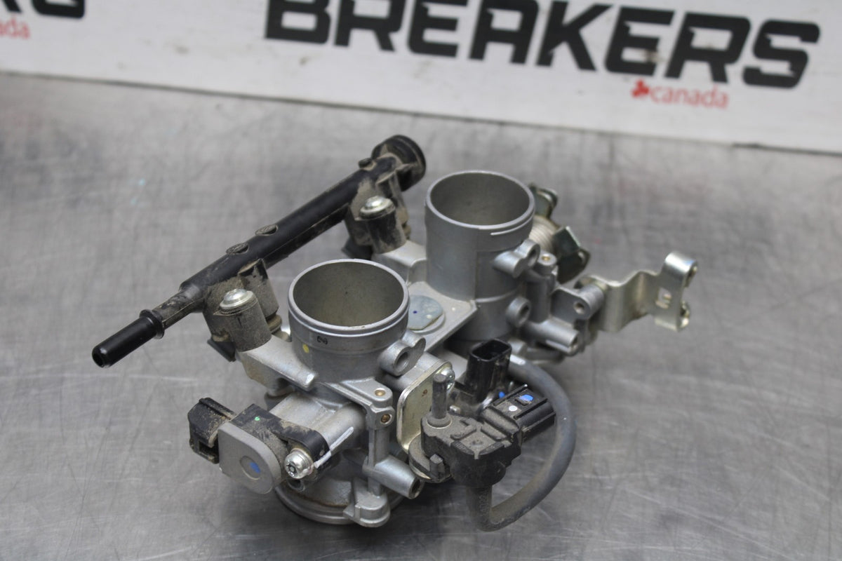 24 KAWASAKI NINJA 500 ABS MAIN FUEL INJECTORS / THROTTLE BODIES BB818