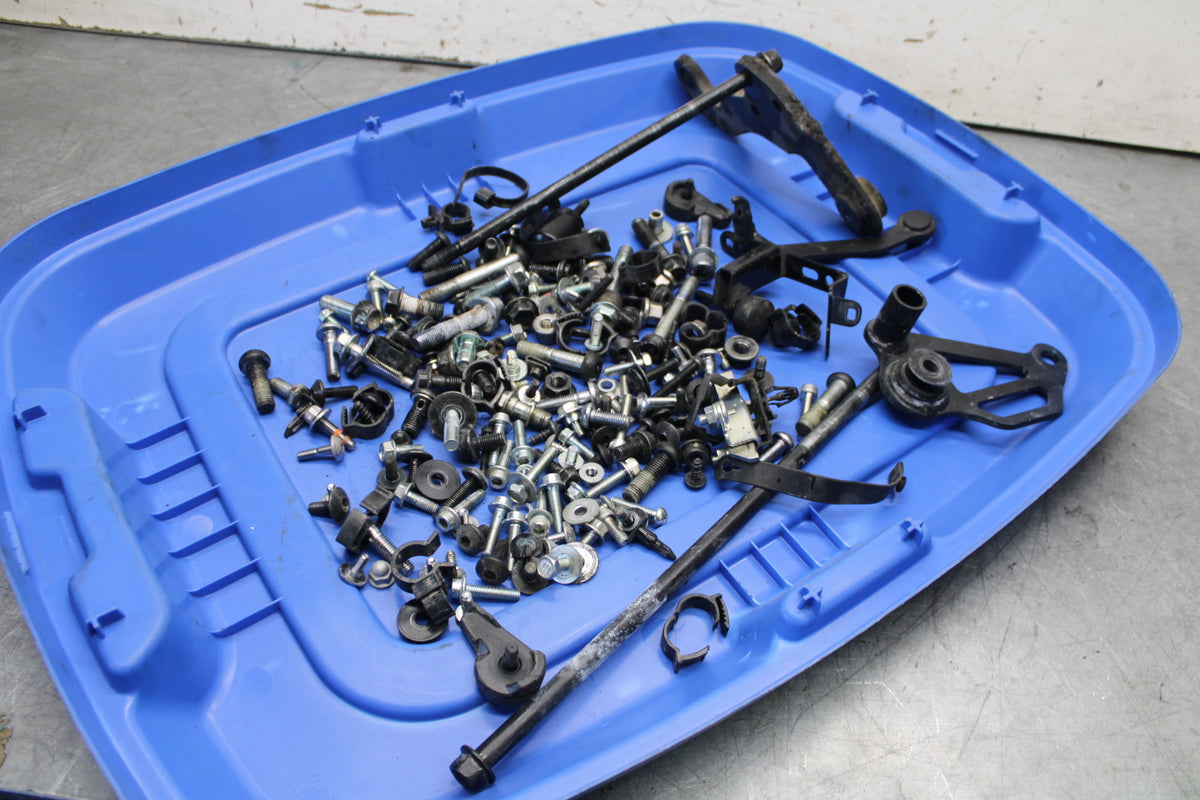 22-24 YAMAHA XSR900 MOUNTING BOLTS HARDWARE MOTOR SCREWS BB683