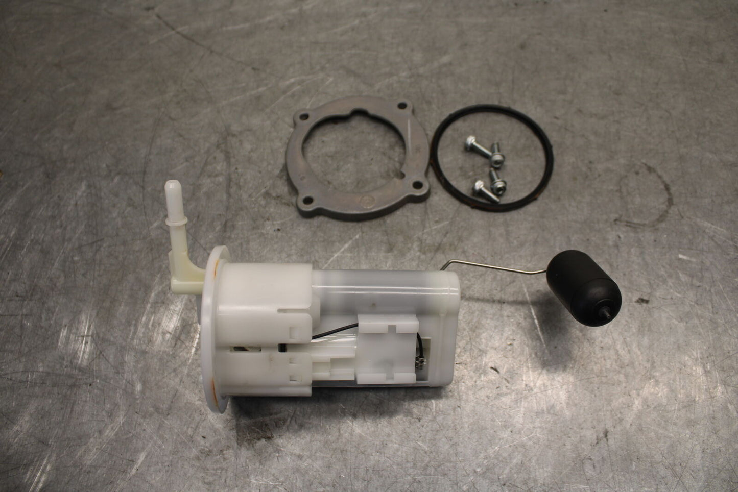 22-24 YAMAHA XSR900 FUEL PUMP GAS PETROL SENDER UNIT  BB683