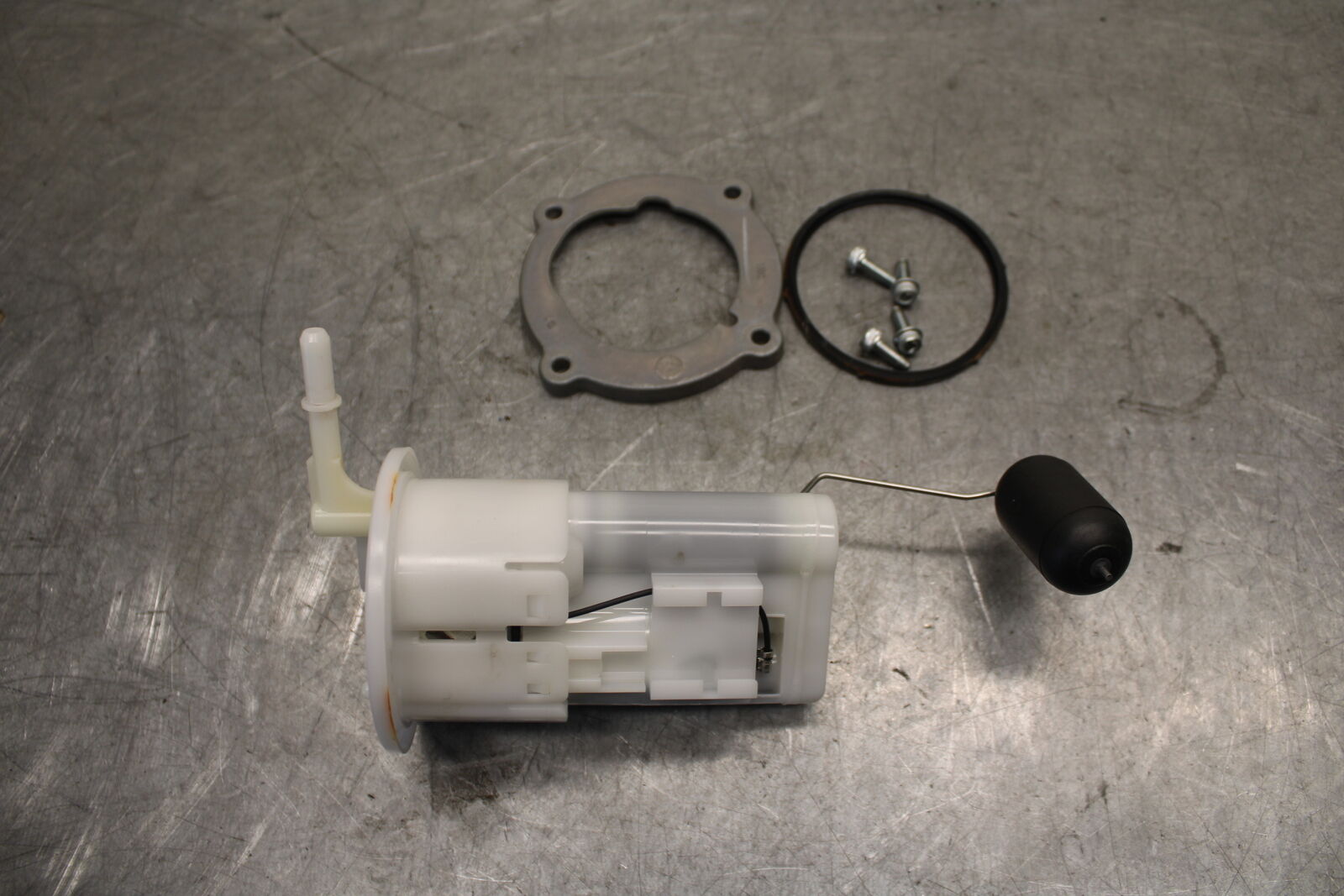 22-24 YAMAHA XSR900 FUEL PUMP GAS PETROL SENDER UNIT  BB683