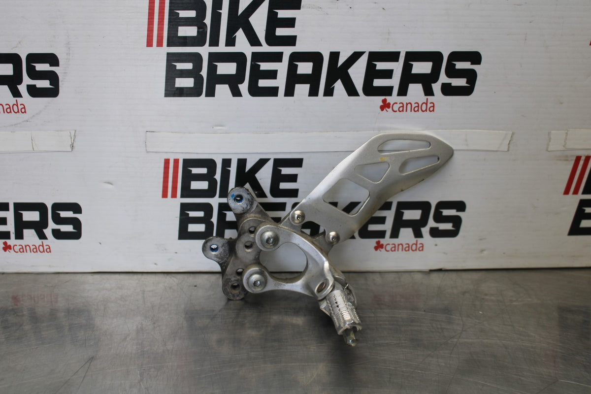 11-26 SUZUKI GSXR750 LEFT REARSET REAR SET DRIVER FOOT PEG REST STOP BB900