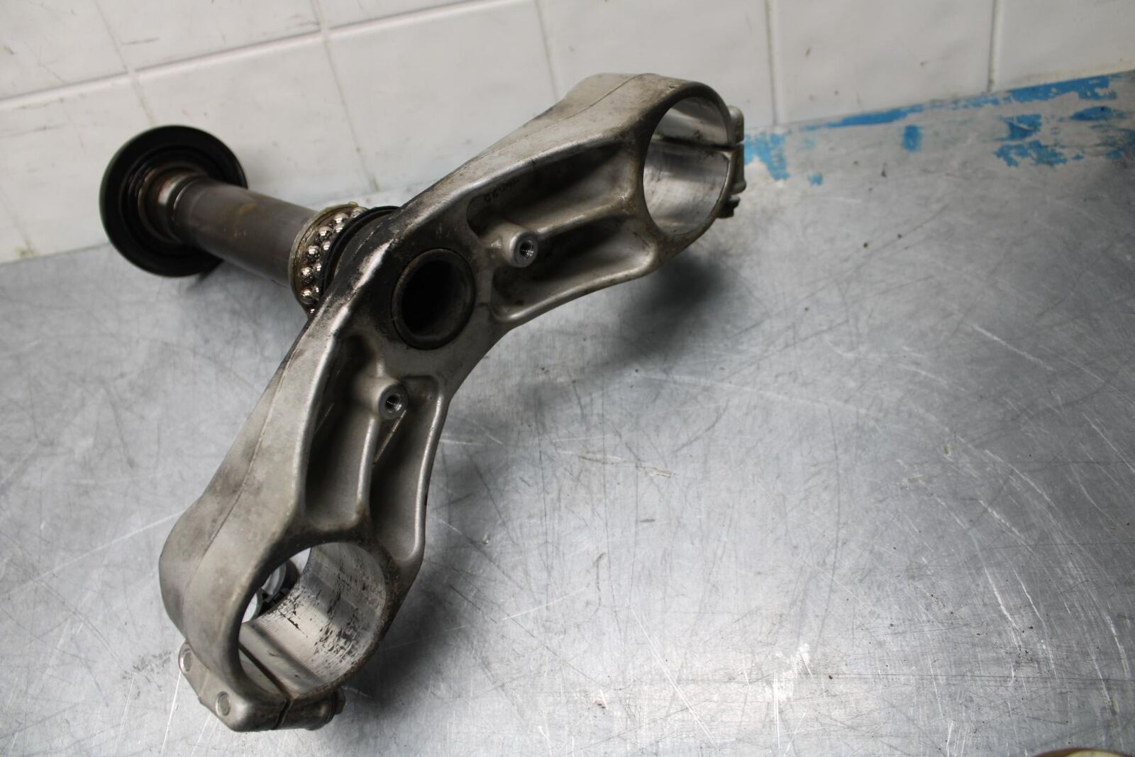 07-08 KAWASAKI CONCOURS 1400 ABS FRONT FORKS CLAMP LOWER TRIPLE TREE STEM BB449