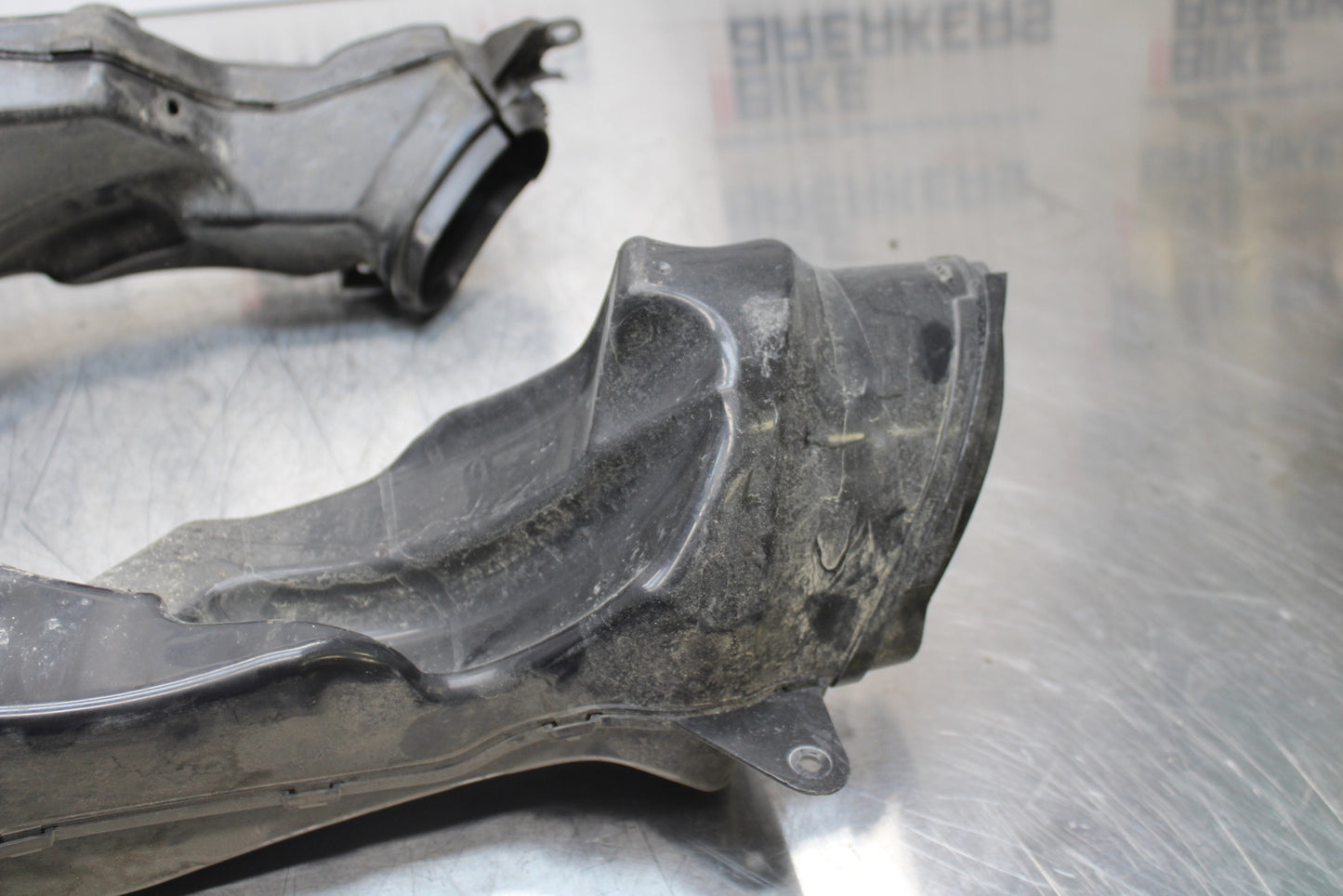 11 SUZUKI GSXR1000 RIGHT LEFT AIR INTAKE DUCTS BB142