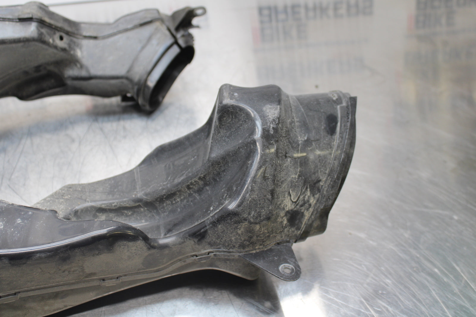 11 SUZUKI GSXR1000 RIGHT LEFT AIR INTAKE DUCTS BB142
