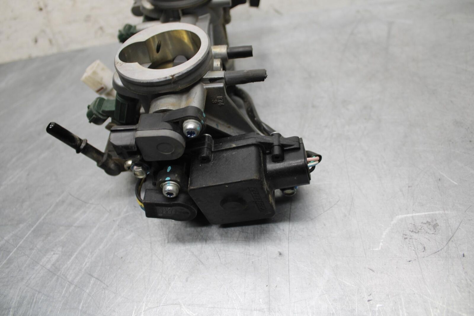 11-14 KAWASAKI VERSYS 650 LE 650C MAIN FUEL INJECTORS / THROTTLE BODIES BB498