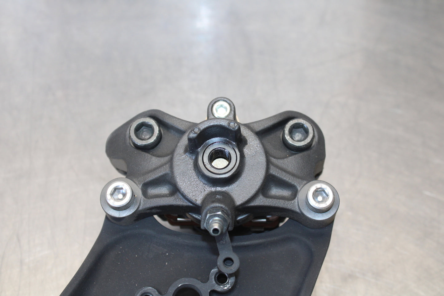 23-24 KAWASAKI NINJA ZX14R REAR BACK BRAKE CALIPER W MOUNT BRACKET BB169