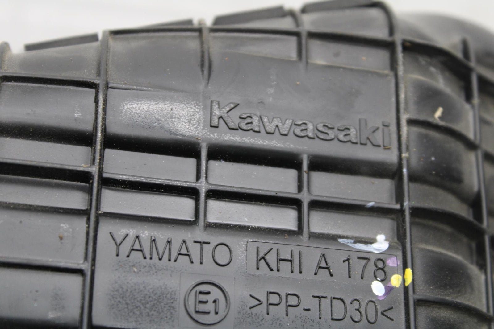 19-22 KAWASAKI Z400 AIRBOX AIR INTAKE FILTER BOX BB586