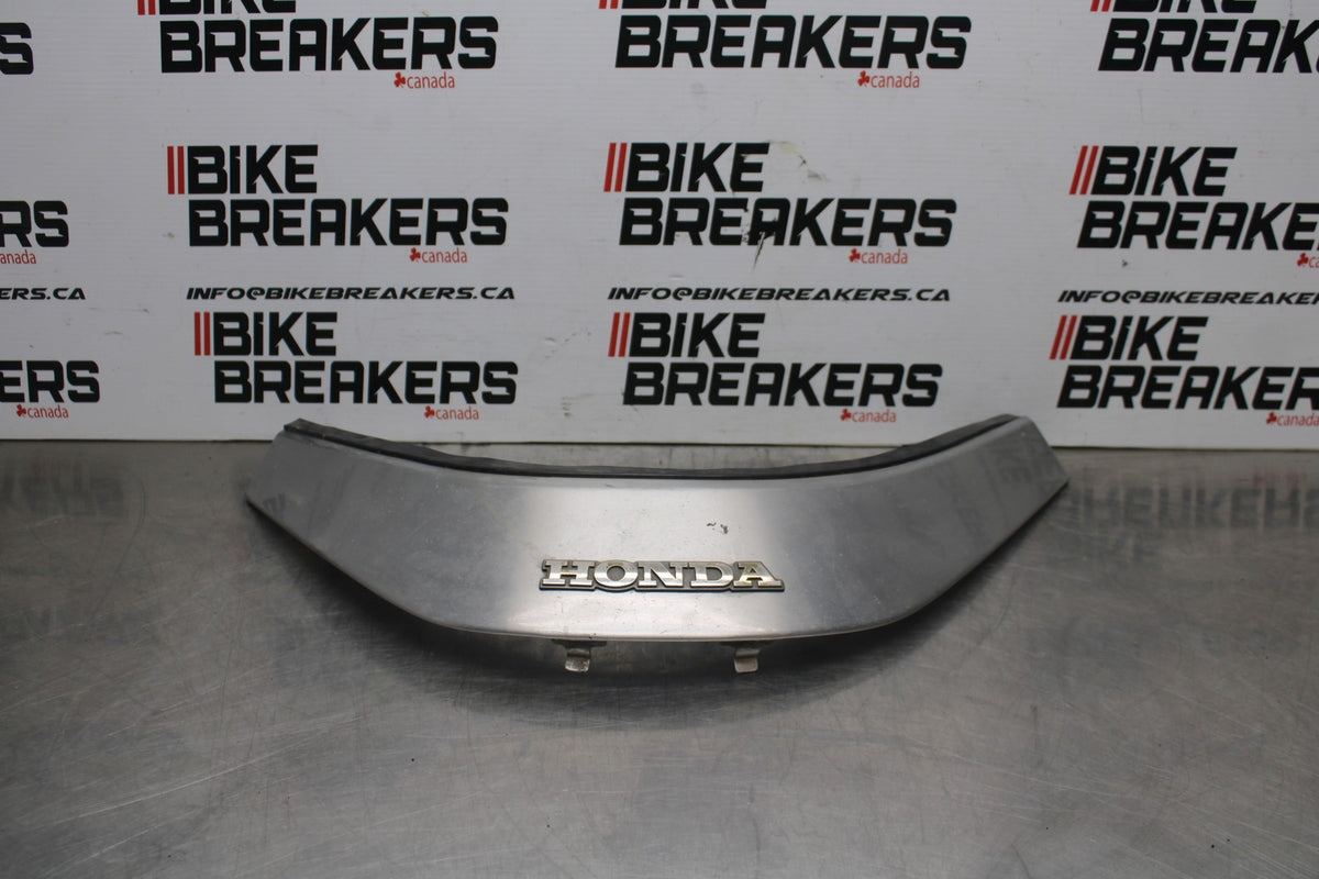 90 HONDA GOLDWING 1500 GL1500 FRONT CENTER V FAIRING COWL GUARD BB00