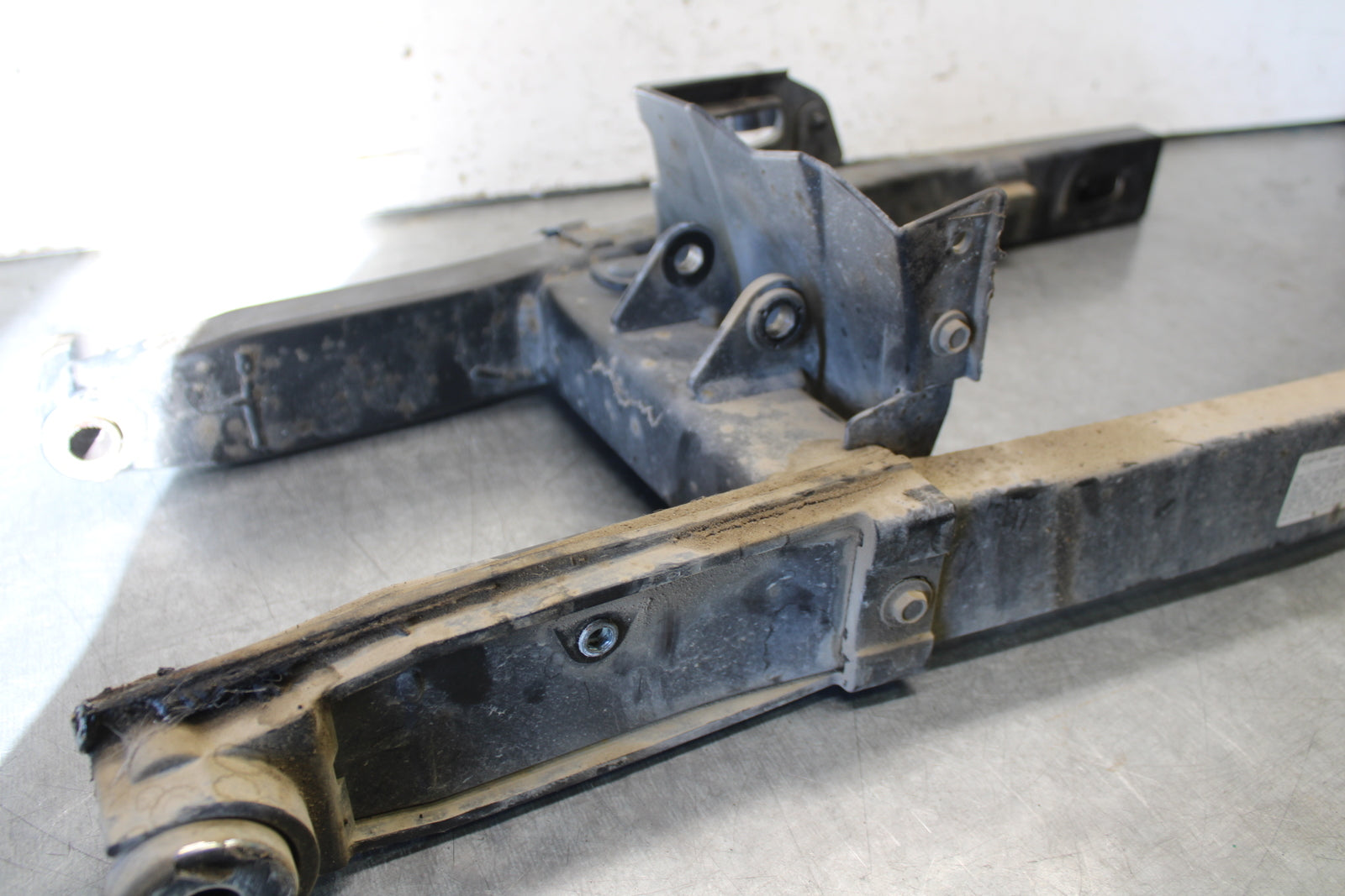 09-15 YAMAHA FZ6R REAR SWINGARM BACK SUSPENSION SWING ARM BB686