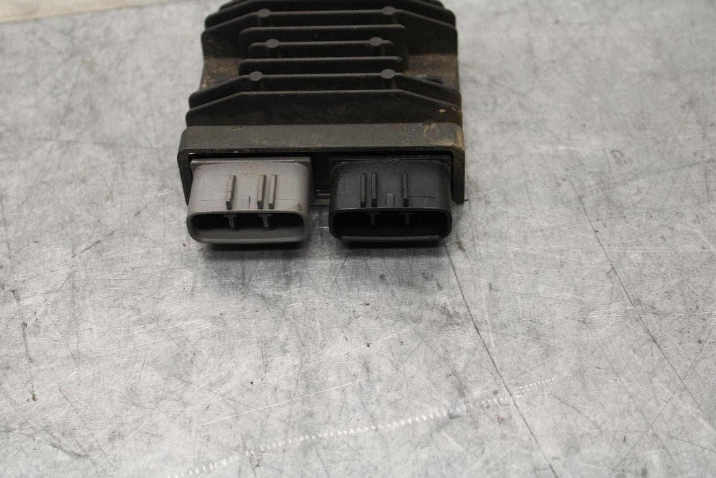 2015 Yamaha FZ09 RECTIFIER VOLTAGE REGULATOR 1D7-81960-01-00 BB54