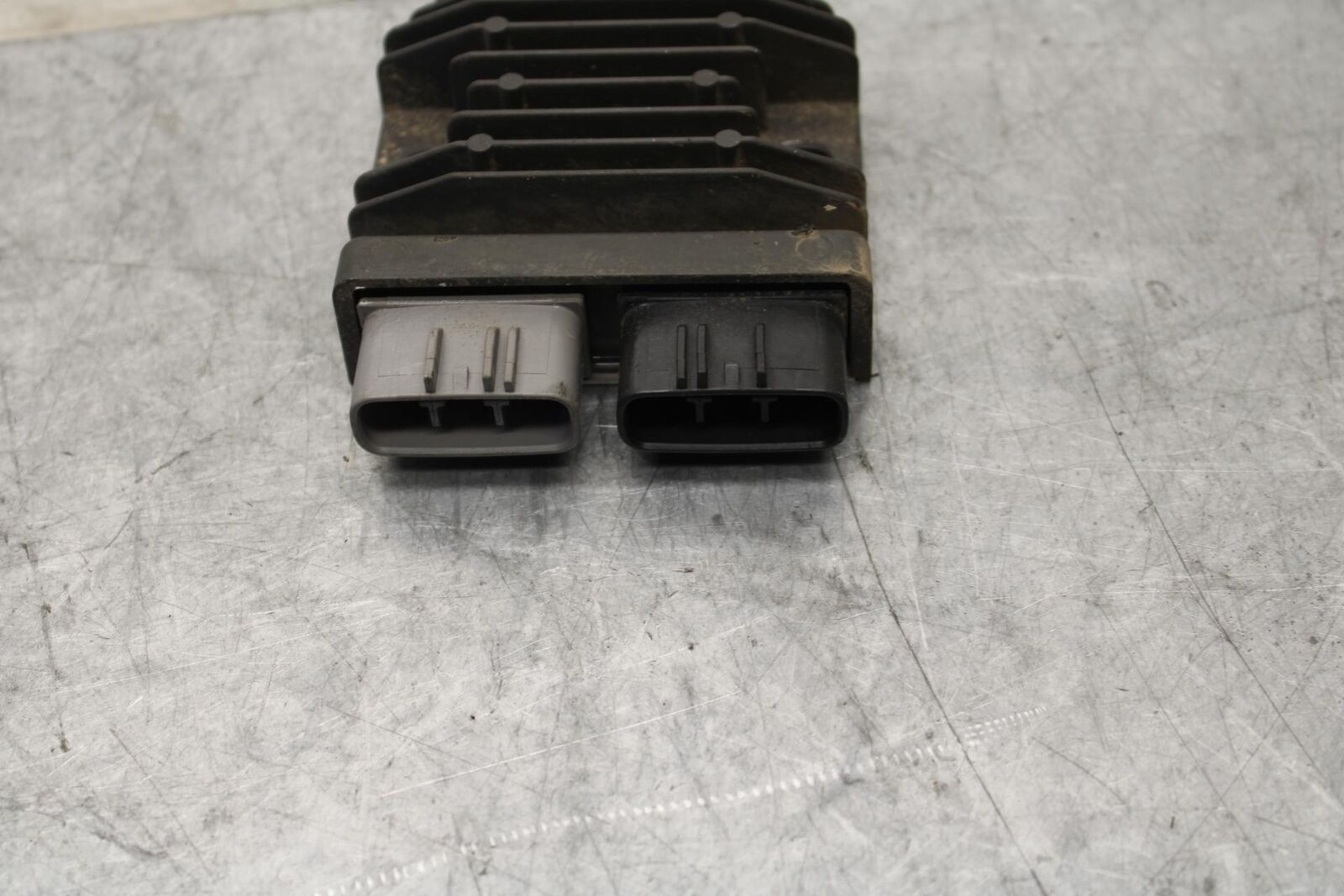 2015 Yamaha FZ09 RECTIFIER VOLTAGE REGULATOR 1D7-81960-01-00 BB54