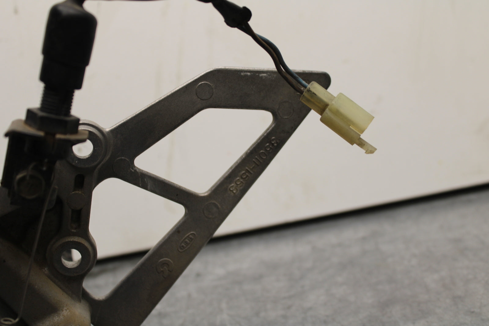 93-94 KAWASAKI NINJA ZX7R RIGHT REARSET REAR SET DRIVER FOOT PEG REST STOP BB124