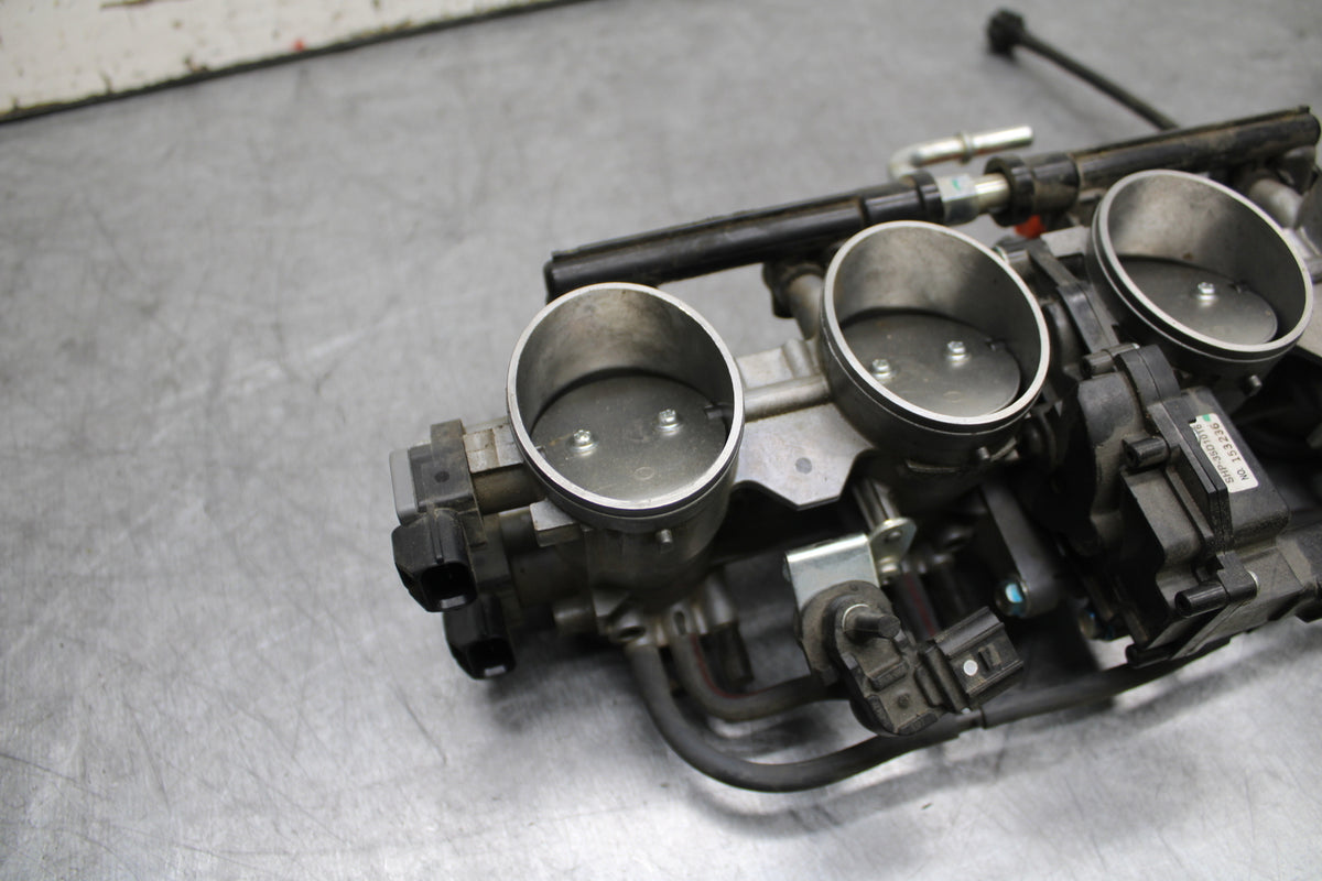 24-25 KAWASAKI NINJA ZX6R MAIN FUEL INJECTORS / THROTTLE BODIES BB726