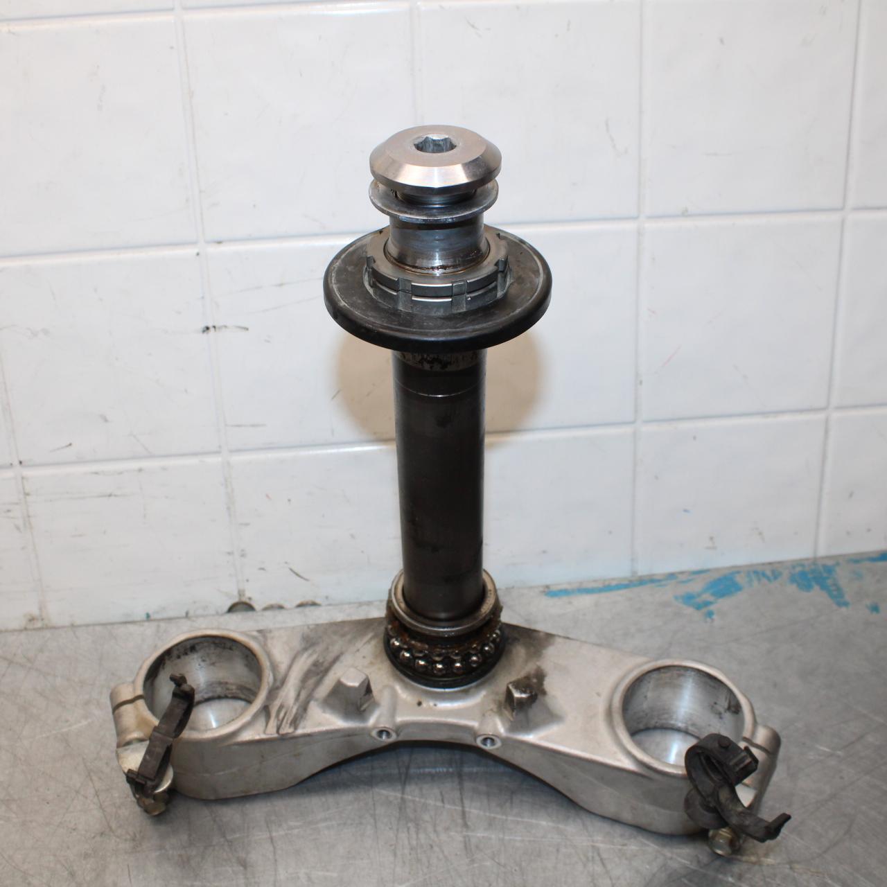 07-08 KAWASAKI CONCOURS 1400 ABS FRONT FORKS CLAMP LOWER TRIPLE TREE STEM BB449