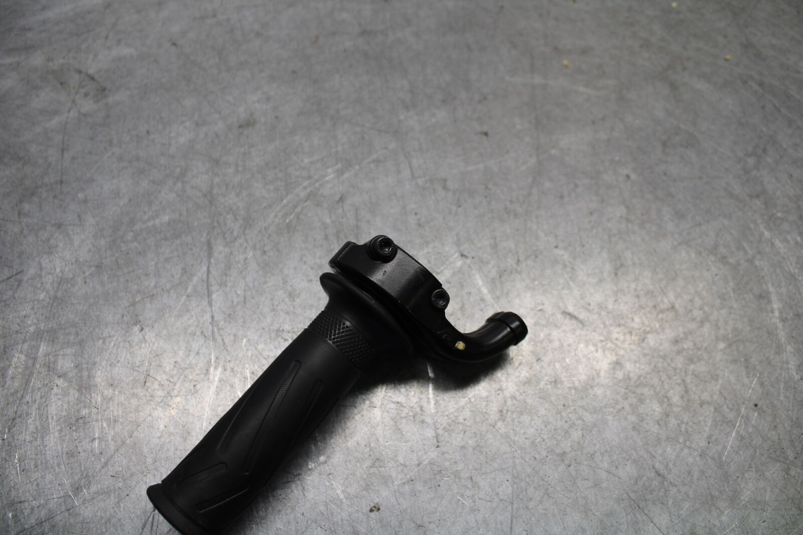 18-24 YAMAHA MT-07 THROTTLE CABLE LINE HOUSING GUIDE BB662