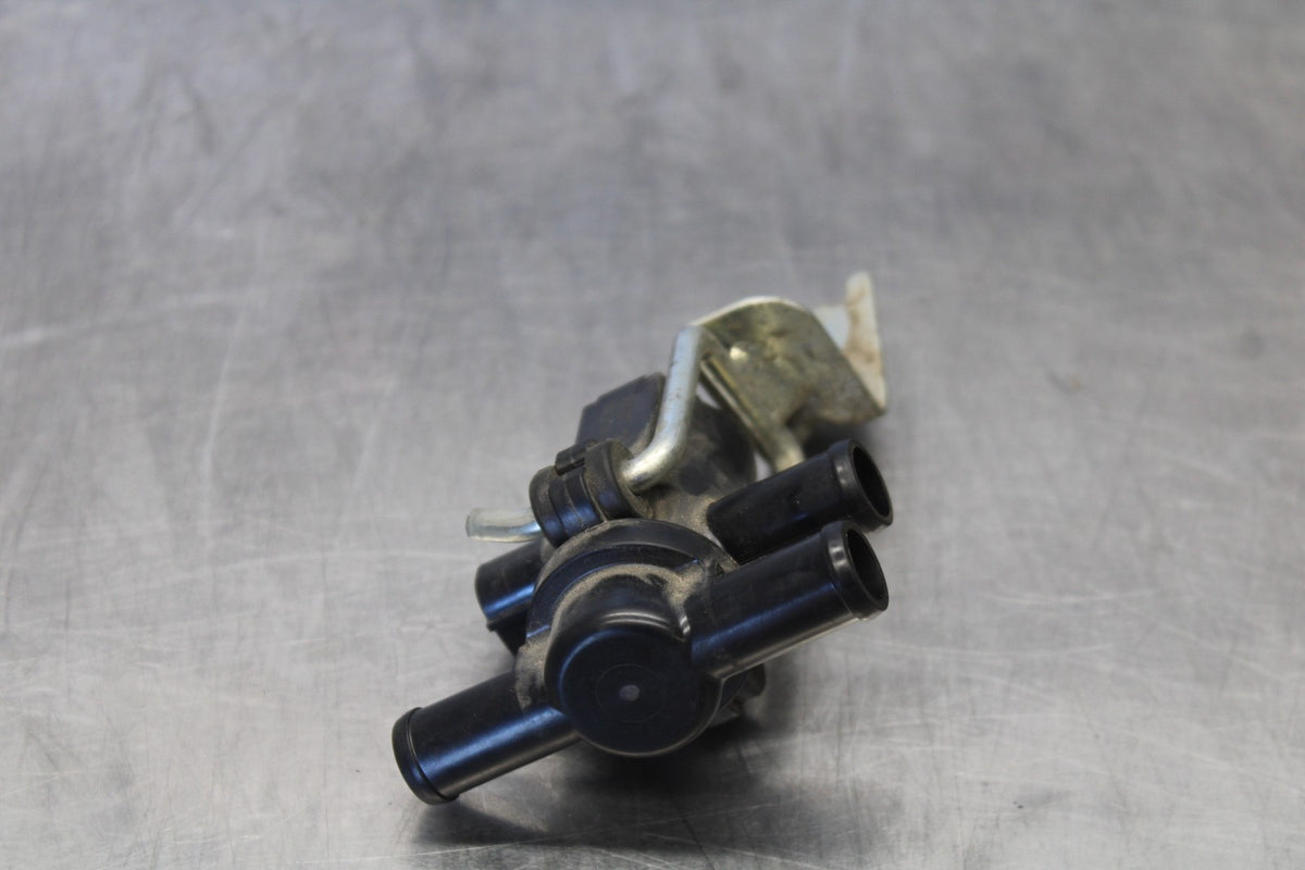 18 SUZUKI GSXR750 AIR VALVE SOLENOID TOP ENGINE SWITCH SENSOR BB891
