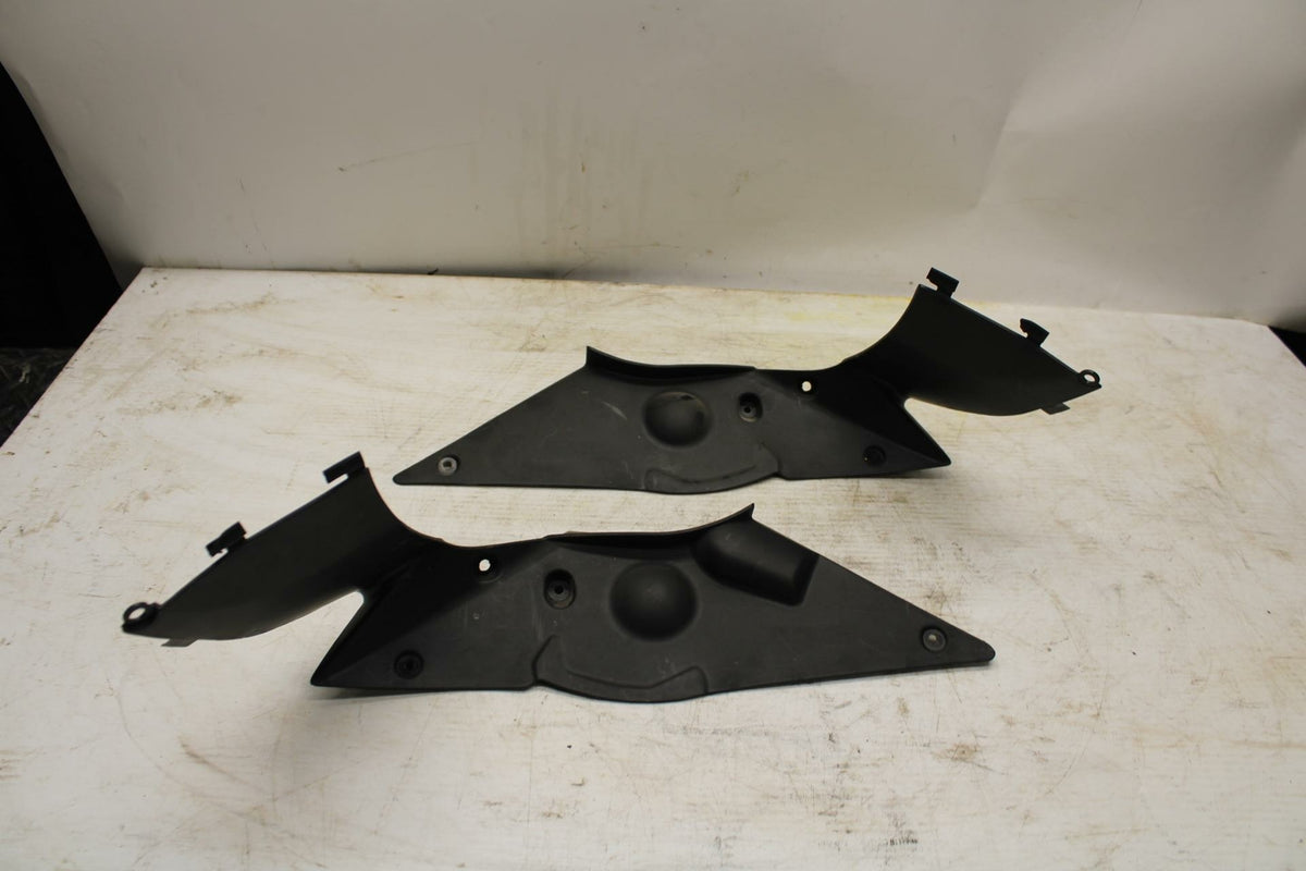 11-12 KAWASAKI NINJA 400 EX400 C LOWER FRONT UPPER INNER HEADLIGHT COWL BB358