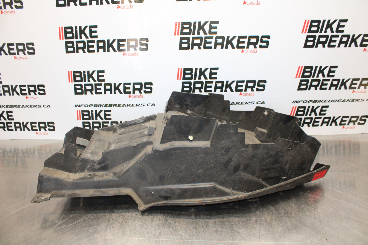 99-07 SUZUKI HAYABUSA GSX1300R REAR TAIL UNDERTAIL BATTERY TRAY PLASTIC BB281