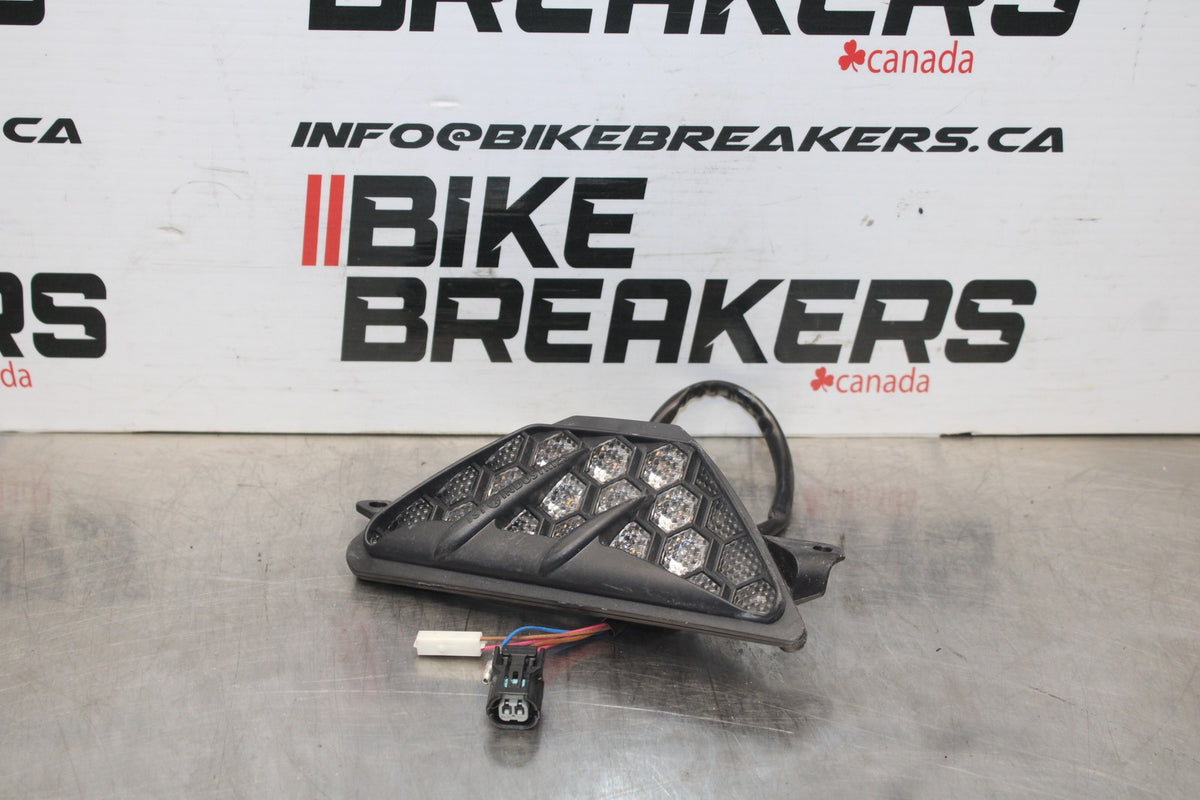 24-25 KAWASAKI NINJA ZX4R TST LEFT FRONT TURN SIGNAL LIGHT INDICATOR BB827