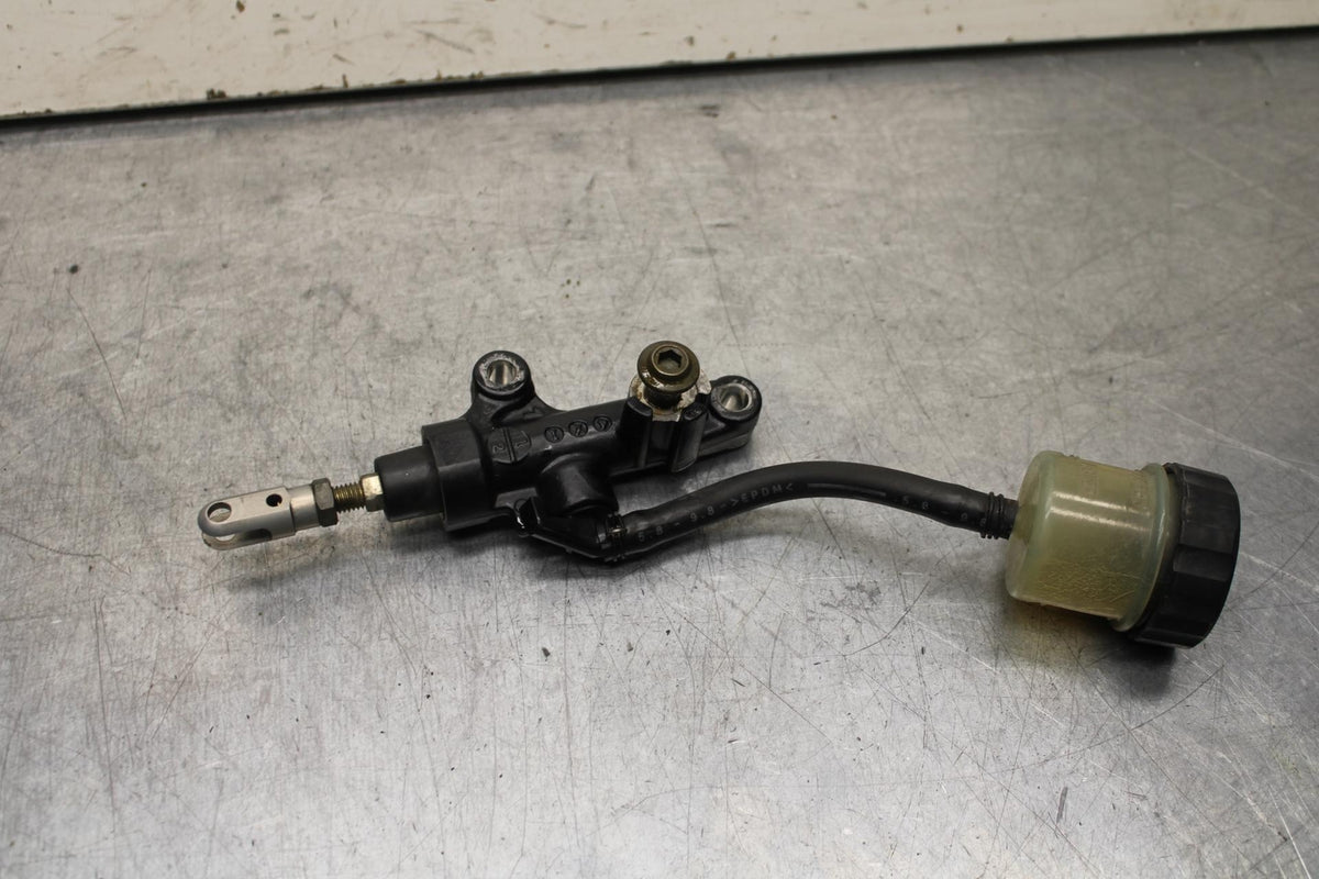 05 YAMAHA YZF R6S BREMBO REAR BACK BRAKE MASTER CYLINDER W RESERVOIR BB95