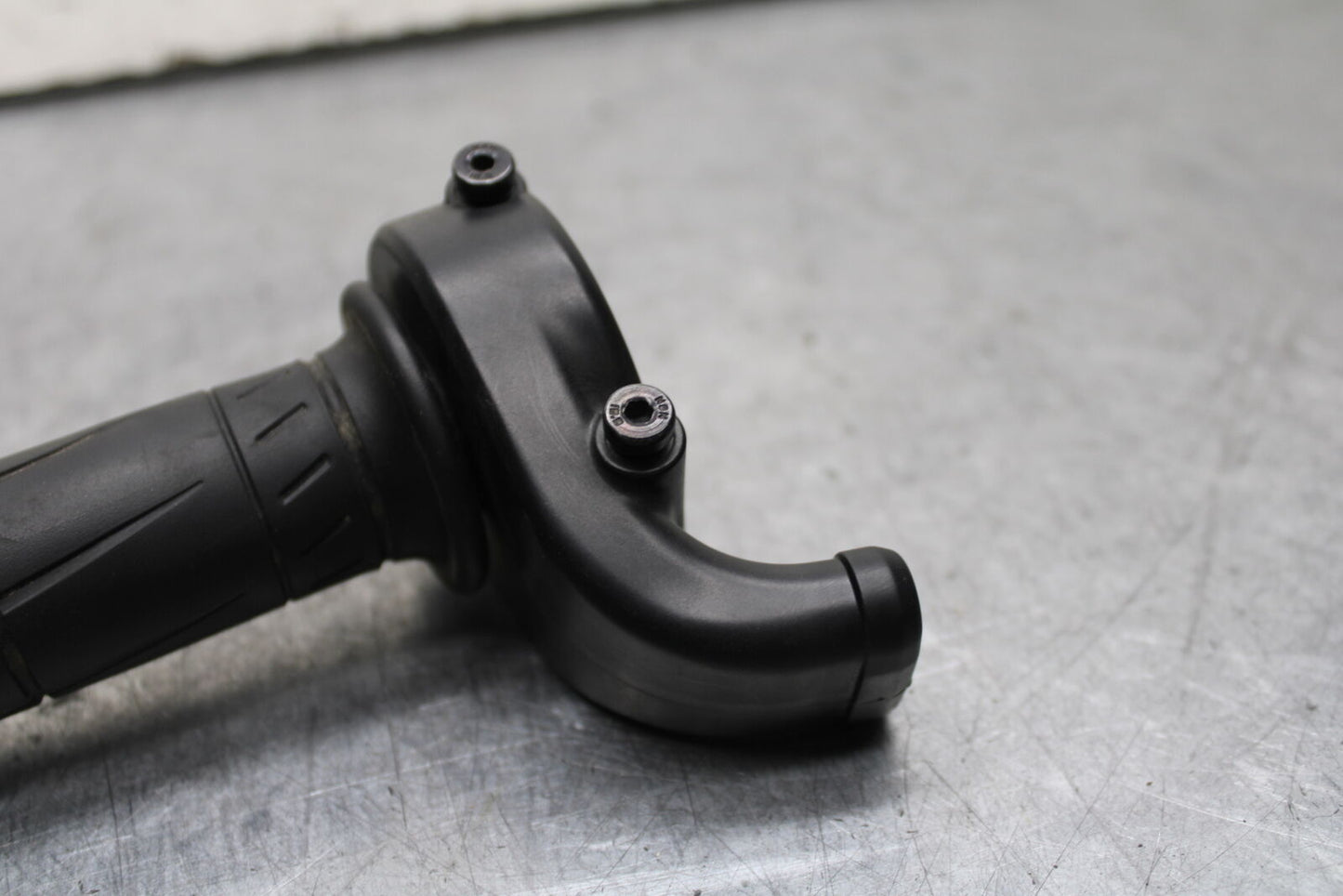 16 KAWASAKI NINJA ZX10R THROTTLE CABLE HOUSING AND TUBE BB650