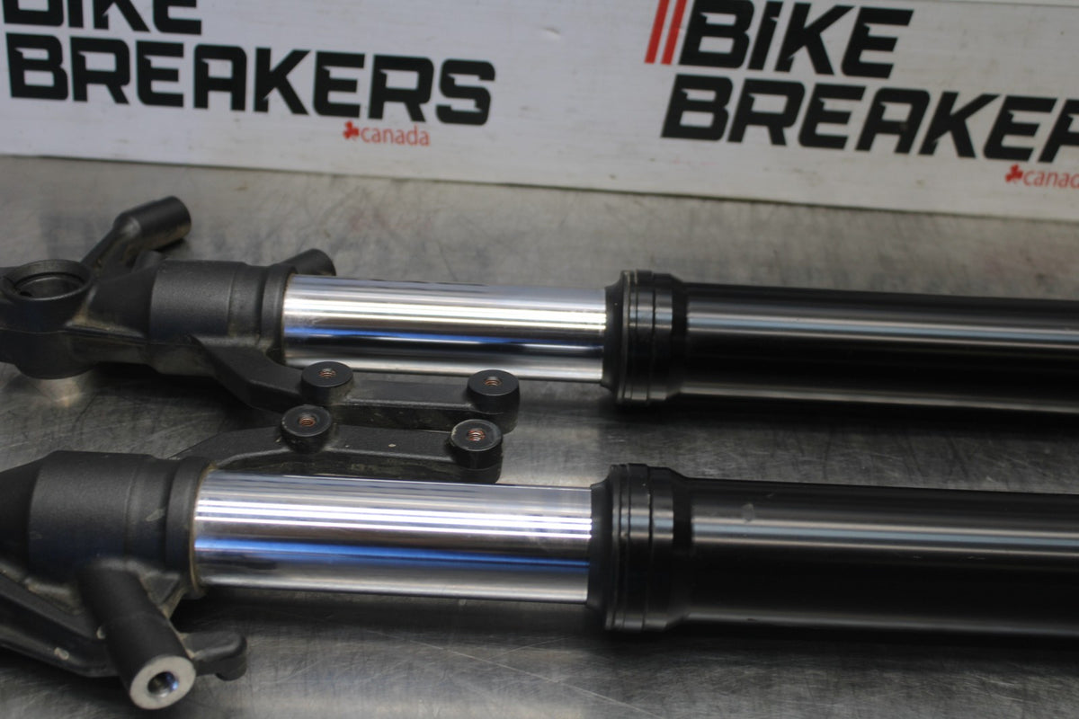 25 KAWASAKI Z900 FRONT FORKS SHOCK SUSPENSION SET PAIR BB928