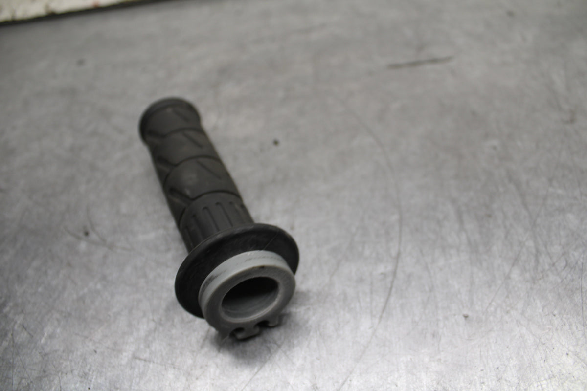24 KAWASAKI NINJA 500 ABS RIGHT THROTTLE GRIP BB744