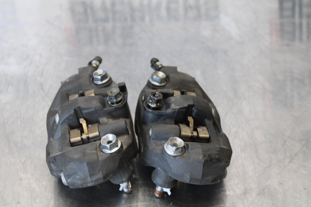 05-06 HONDA CBR600RR RIGHT LEFT FRONT BRAKE CALIPER SET PAIR CALIPERS BB159