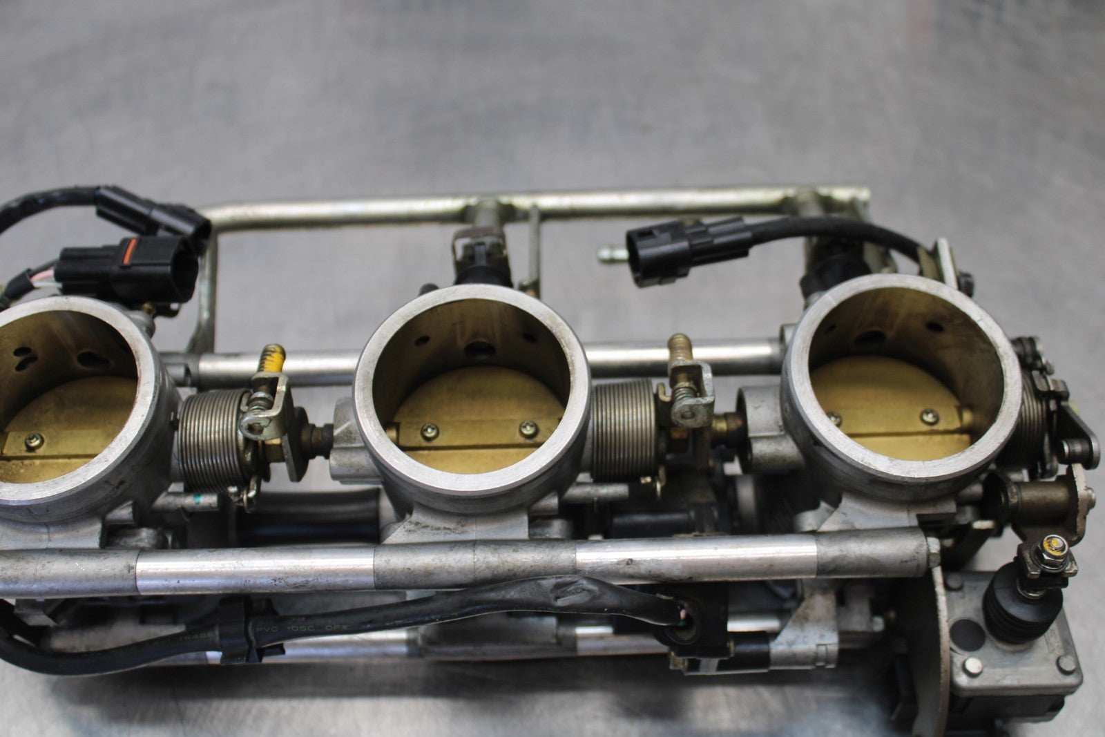 05 TRIUMPH ROCKET III THROTTLE BODY BODIES BB186
