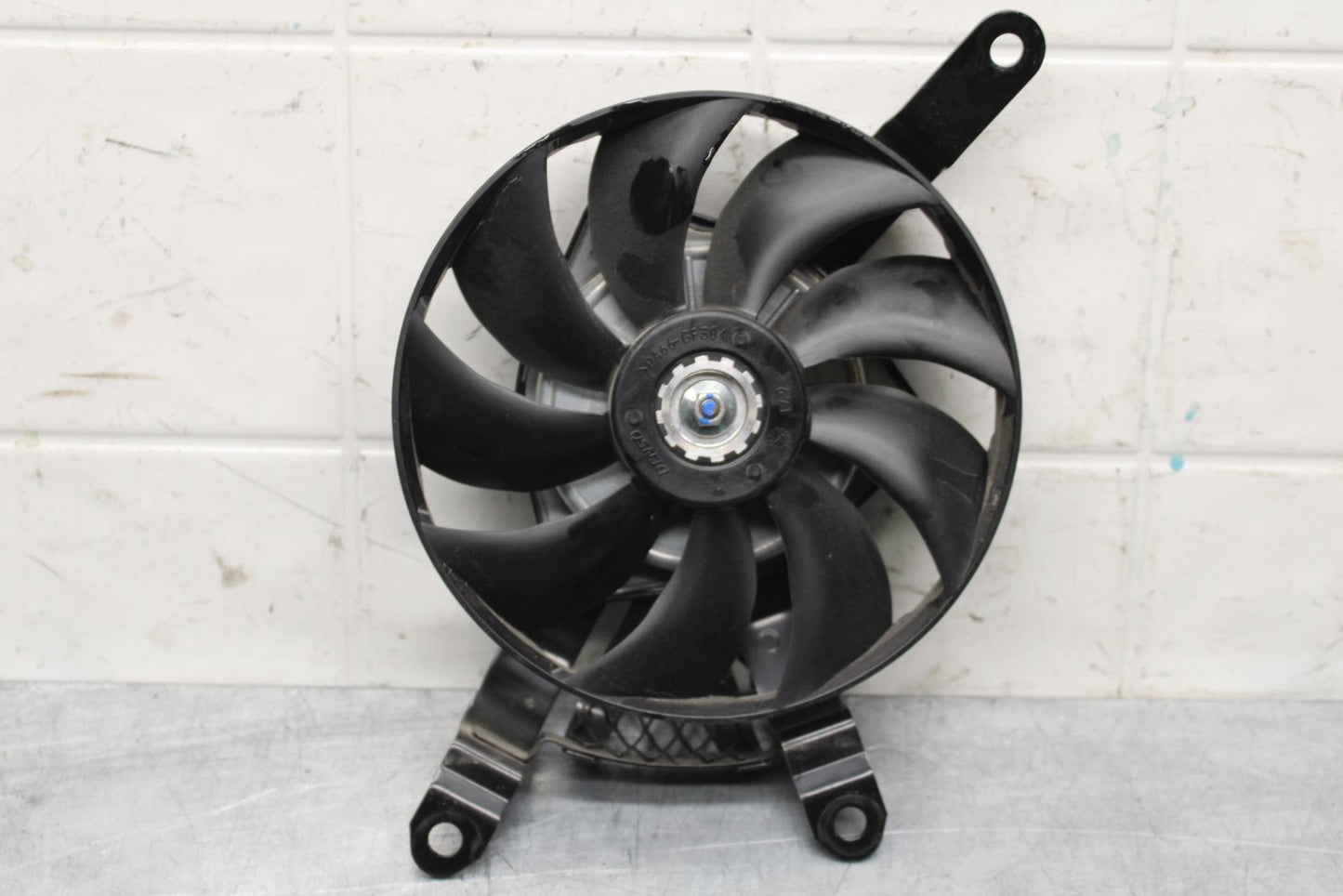 20 SUZUKI GSXR 1000 LEFT ENGINE RADIATOR COOLING FAN MOTOR  BB597