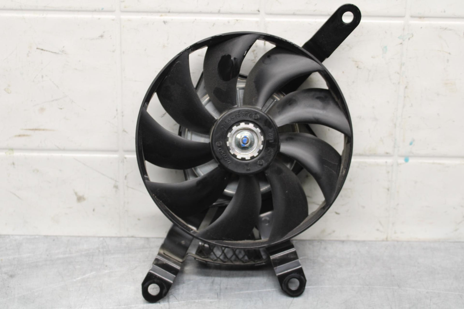20 SUZUKI GSXR 1000 LEFT ENGINE RADIATOR COOLING FAN MOTOR  BB597