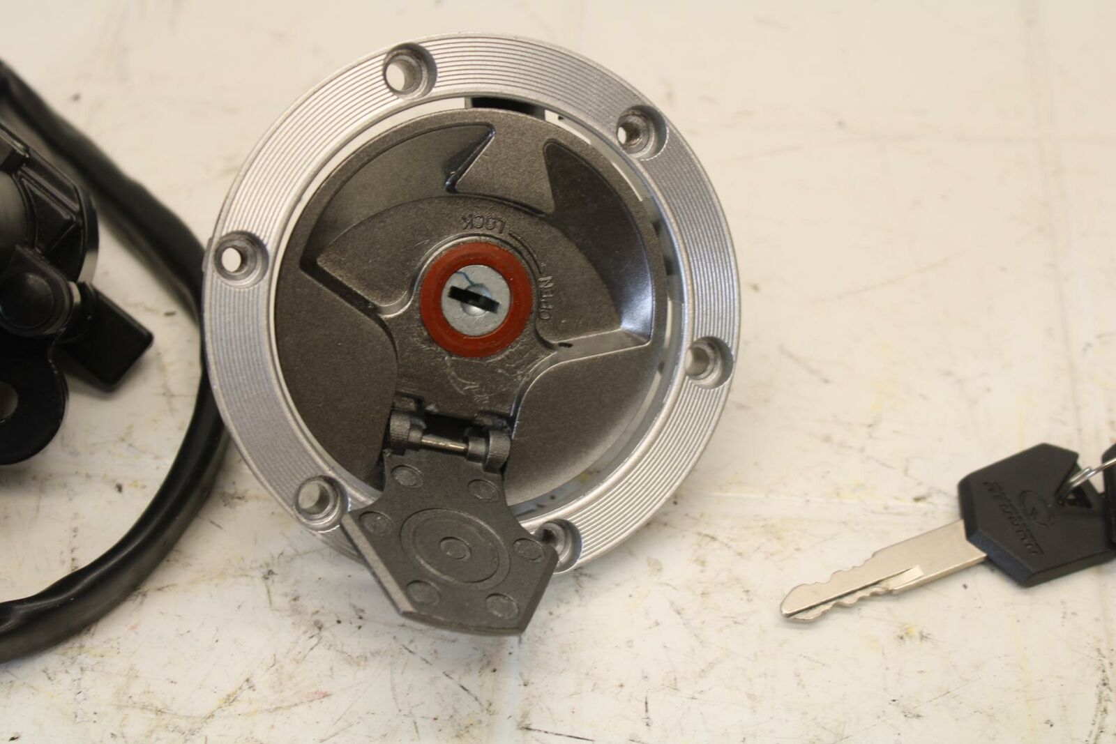 15 KAWASAKI NINJA EX300 ABS AFTERMARKET IGNITION LOCK KEY SET W/ GAS CAP BB14