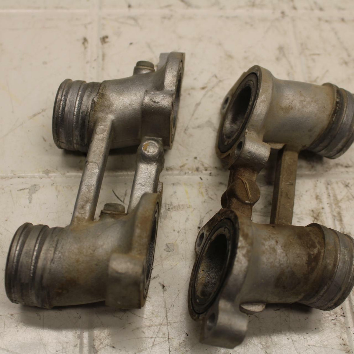 72 HONDA CB500 K1 INTAKE MANIFOLD BB24