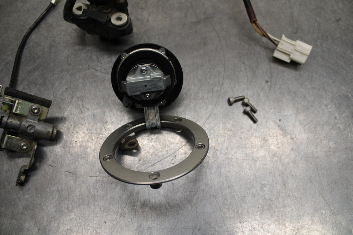12-13 KAWASAKI Z1000 IGNITION LOCK KEY SET W/ GAS CAP AND SEAT LOCK BB743