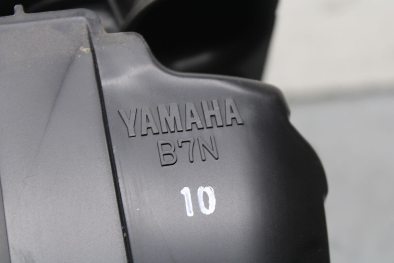 22-24 YAMAHA XSR900 AIRBOX AIR INTAKE FILTER BOX BB683