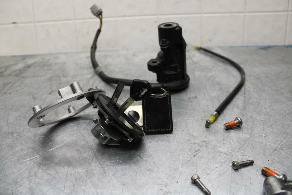 11-17 SUZUKI GSXR600 IGNITION LOCK KEY SET W/ GAS CAP AND SEAT LOCK BB417