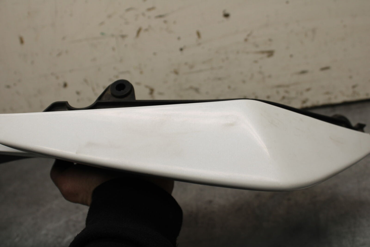 15-16 HONDA CB300F RIGHT REAR BACK TAIL FAIRING COWL SHROUD BB740