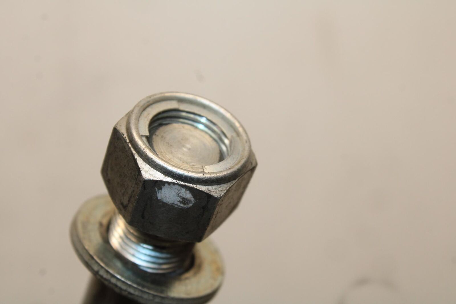 2013 Suzuki Boulevard C50T REAR AXLE BACK WHEELBOLT AXEL 64711-48G00 BB625