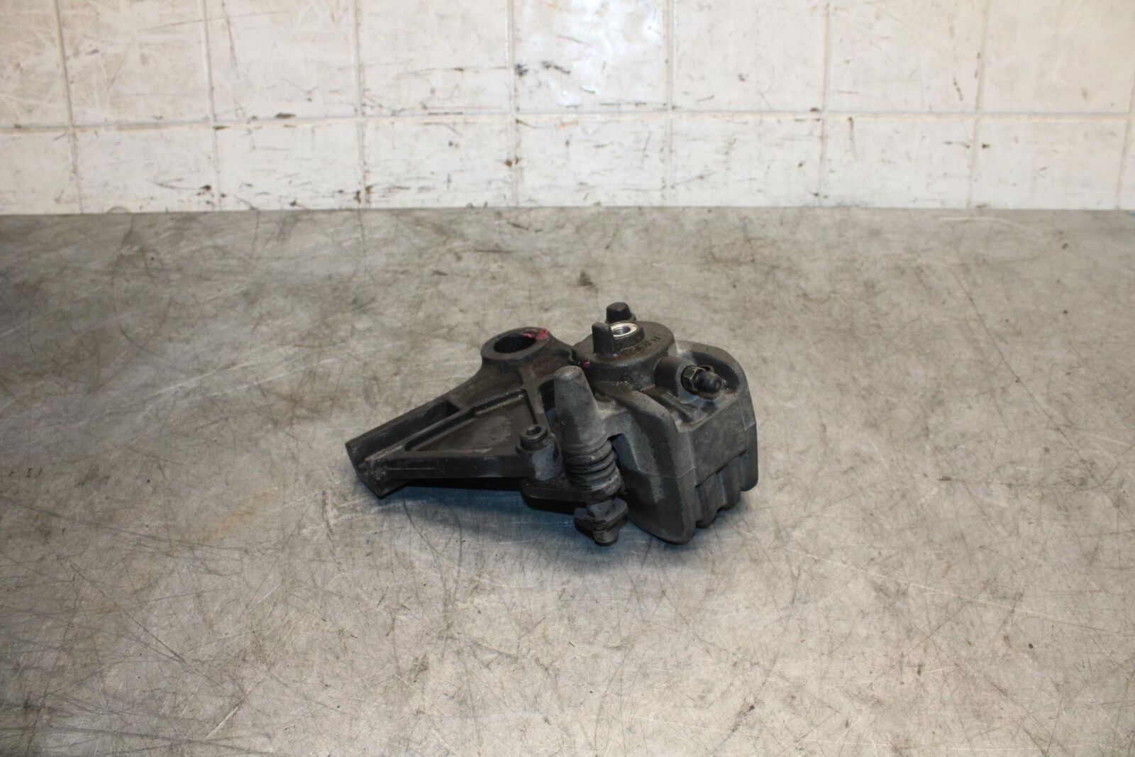 09-12 KAWASAKI NINJA ZX6R ZX600R REAR BACK BRAKE CALIPER W MOUNT BRACKET BB544