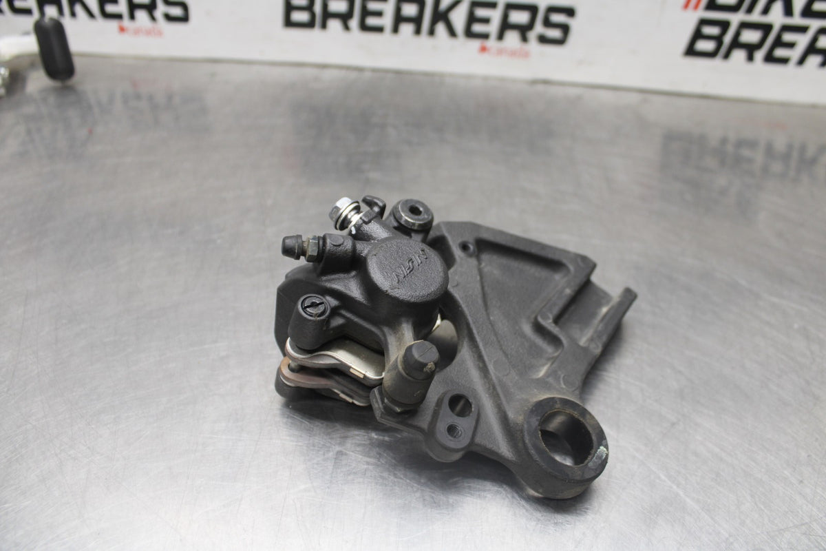 24-25 KAWASAKI NINJA ZX6R REAR BACK BRAKE CALIPER W MOUNT BRACKET BB939