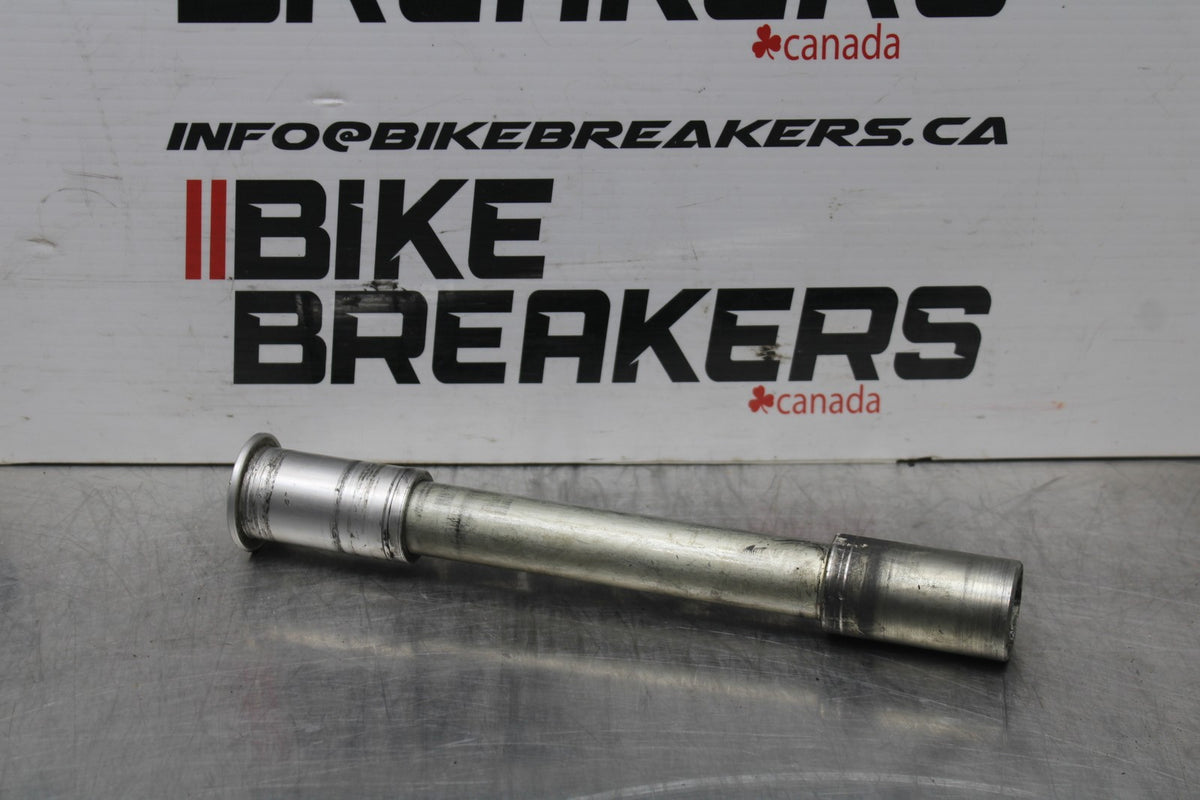04-05 SUZUKI GSXR600 FRONT WHEEL RIM AXLE PIVOT BOLT BB792