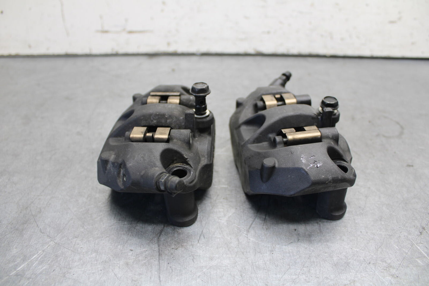 13-18 KAWASAKI NINJA ZX6R RIGHT LEFT FRONT BRAKE CALIPER SET PAIR CALIPERS BB682