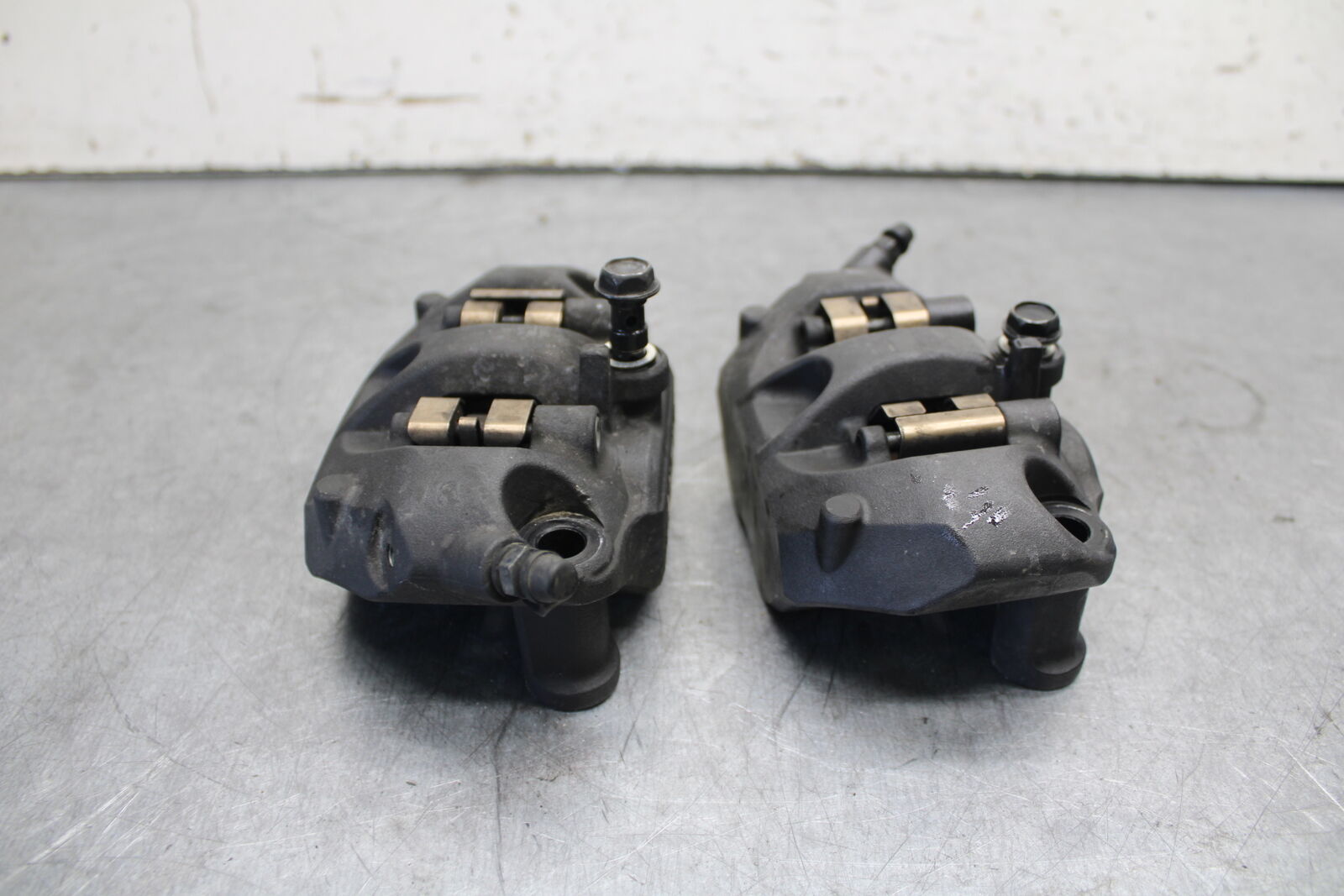 13-18 KAWASAKI NINJA ZX6R RIGHT LEFT FRONT BRAKE CALIPER SET PAIR CALIPERS BB682
